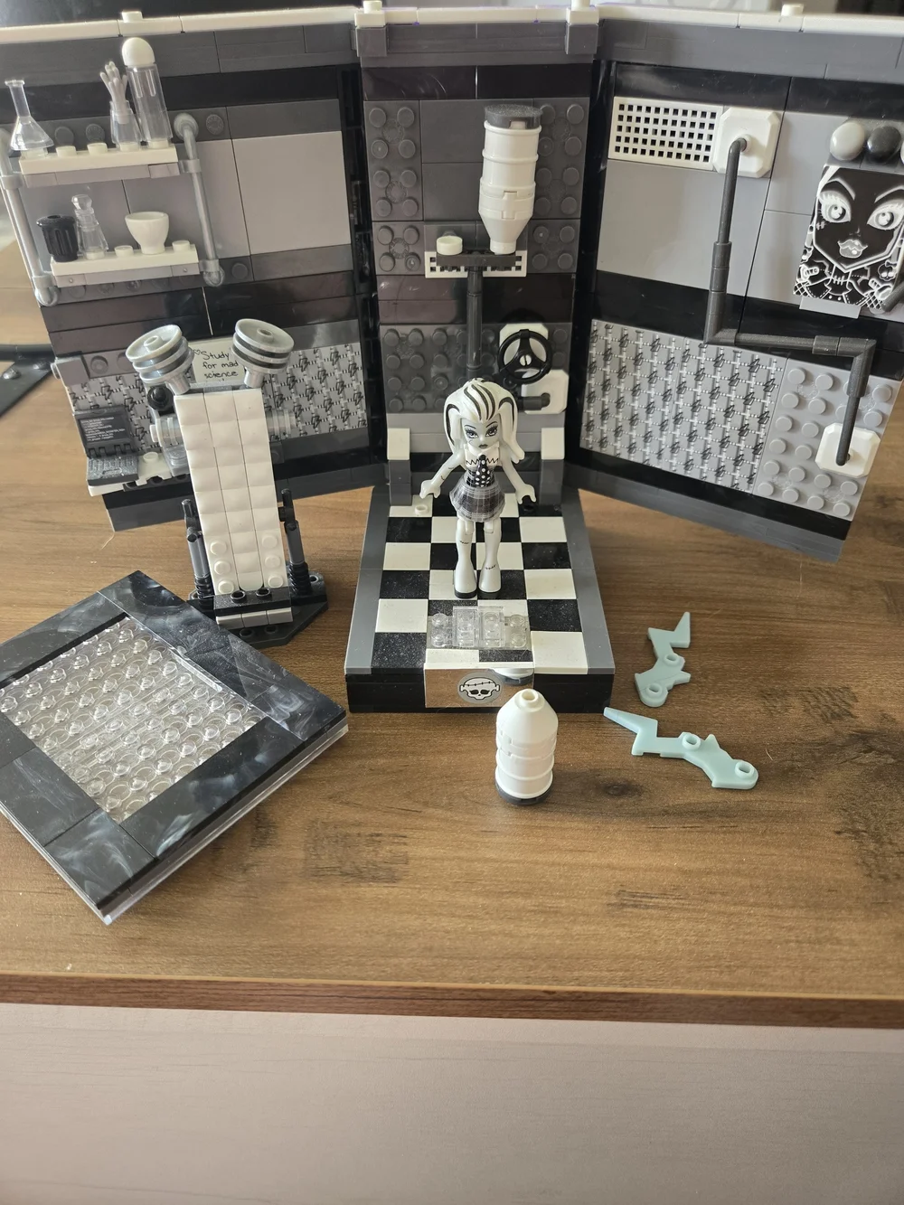 Monster High Frankie Boo-k Set